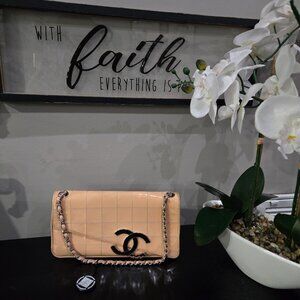 EUC Vintage Chanel East West Chocolate Bar flap bag